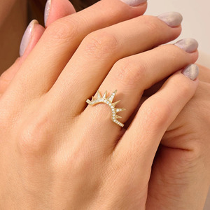 Anillo Abierto de Oro Amarillo con Diamante Cultivado en Laboratorio en Forma de Sol y Luna - Product Image 1
