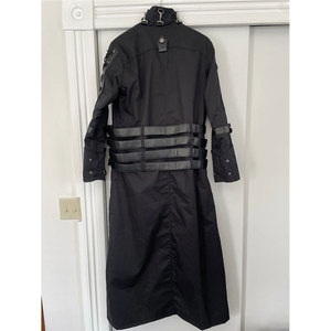 Manteau long pour homme de style gothique punk foncé, inspiré du trench-coat, en coton avec boucles et accessoires en cuir synthétique - Product Image 5