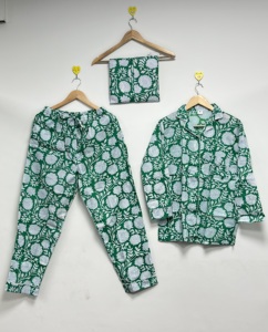 Ensemble de pyjama en coton écologique à fleurs vertes pour femmes, imprimé botanique, vêtements de nuit boutonnés, ensemble de détente assorti, pyjamas doux - Product Image 2