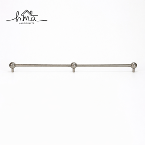 Poignée de meuble moderne en nickel brossé avec accent sphérique central, longue poignée de tiroir, poignée minimaliste pour armoire de cuisine - Product Image 1