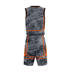 Uniforme de Baloncesto Sublimado Personalizado, Sin Mangas, Cuello en V, Gris con Estampado de Llamas Naranjas, Unisex para Adultos, Absorbe la Humedad - Product Image 4