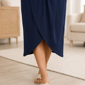 Robe de maternité à col en V et manches courtes, longueur mi-mollet, bleu marine uni, respirante, style fourreau, pour l'été - Product Image 6