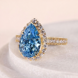 Anillo de Diamante Azul Pera con Piedras Laterales en Oro Amarillo, Elegante Anillo de Compromiso para Mujer, Joyería de Diamante Cultivado en Laboratorio, Regalo de Lujo - Product Image 1