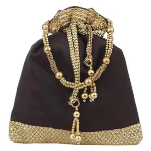 Pochette en soie vintage indienne faite à la main, écologique, brodée, pour femmes, sac à cordon, sac potli, pour cadeaux - Product Image 1