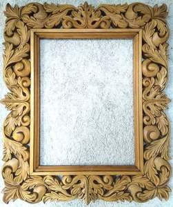 Marco de Madera para Espejo de Pared, Diseño Impecable para una Impresión Duradera con un Contorno Decorativo Cuidadosamente Formado - Product Image 5