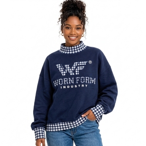 Sudadera Gráfica Rosa Coral para Mujer con Hombros Caídos, Cuello Alto y Contraste de Gingham - Product Image 5