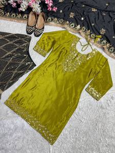 Ensemble Kurti Sharara Gharara Prêt-à-porter Brodé à la Main en Soie, Coupe Slim, Style Indien et Pakistanais, Vente en Gros PinkCityBlocks - Product Image 2