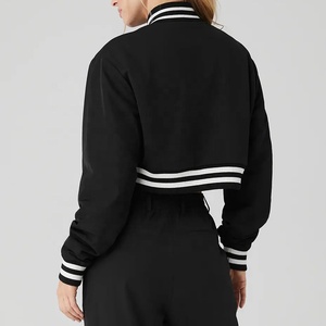 Chaqueta Corta Acolchada Estilo Bomber para Mujer, Diseño Personalizado, con Logotipo Frontal, Cuero de Piel de Oveja, Manga Larga con Botones - Product Image 3