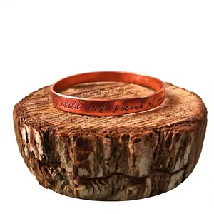 Bracelet en cuivre fait main gravé « Mon enfant et des fragments de moi », cadeau pour la fête des mères, bijoux en métal, impression personnalisée en relief - Product Image 1
