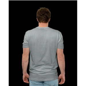 เสื้อผ้าฝ้ายผู้ชายแบบขายส่ง คุณภาพเทียบเท่ากับเสื้อผ้า Next Level Apparel เสื้อยืดพรีเมียมทรงพอดีตัว ขายส่งสีเขียวเคลลี่ - Product Image 5