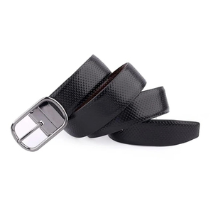 Ceinture en cuir véritable pour femme, vente en gros, avec logo personnalisé, style streetwear urbain moderne, finition haut de gamme et boucle réglable - Product Image 4