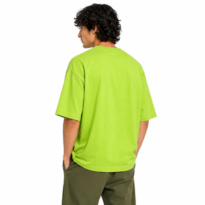 T-shirt ample de qualité supérieure pour homme, offrant un confort surdimensionné, un tissu doux et respirant, et un look élégant et polyvalent pour un style moderne. - Product Image 3