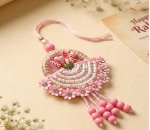 Rakhi Imperial Pink Embellished: Sonido de alta gama que se centra en la artesanía intrincada. - Product Image 2