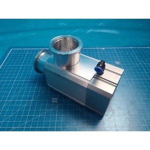 Válvula Angular de Alto Vacío SMC XLA-40 XLA-40-M9BA Usada Como Pieza de Repuesto para Equipos de Semiconductores Legacy - Product Image 1