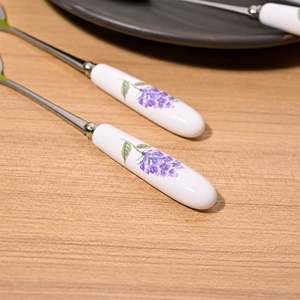 Elegante Juego de 6 Cucharas para Postre con Mango de Cerámica en Forma de Flor de Lavanda, Herramientas Esenciales para Disfrutar de Delicias Dulces - Product Image 3
