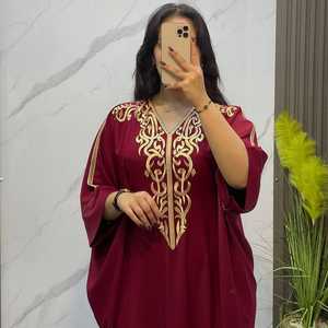 Kaftan Abaya pour femmes en soie brodée or bordeaux avec motif floral, tenue de soirée, broderie et travail au point de croix - Product Image 1