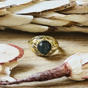 Anillo Vintage de Latón Chapado en Oro con Filigrana de Vid y Labradorita, Diseño Botánico Hueco, Anillo Artesanal al por Mayor, Favorito del Mercado - Product Image 1