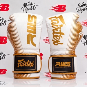 Gants de boxe MMA en cuir blanc et bleu, fermeture auto-agrippante, design logo RWS, pour entraînement d'arts martiaux et combats professionnels - Product Image 2