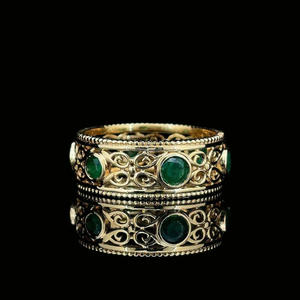 Anillo de banda vintage con diamantes de moissanita y esmeraldas para mujer, banda de boda de filigrana en oro amarillo, anillo apilable estilo Art Deco para aniversario - Product Image 1