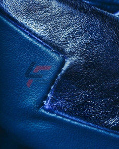 Nouveauté - Ensemble de boxe professionnel en cuir véritable de qualité supérieure, couleur bleu métallisé, personnalisé - Product Image 5