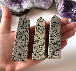 Cristal naturel en gros, agate, jaspe dalmatien, tour, forme à 4 facettes, pointe, super qualité, quantité en vrac, cadeau - Product Image 5