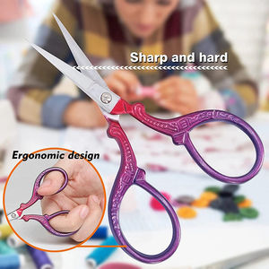 Tijeras para Cutículas de Acero Inoxidable con Hoja Curva y Diseño de Punta Fina, Suministro al por Mayor para Uso en Salones de Belleza - Product Image 5