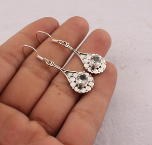 Vente en gros de boucles d'oreilles pendantes en lapis-lazuli artisanales Shree Jaipur, argent sterling 925, forme goutte d'eau vintage, unisexe, pour femmes - Product Image 2