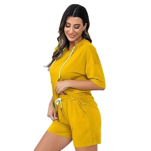 Conjunto de dos piezas de sudadera con capucha y pantalones cortos para mujer, de buena calidad, secado rápido, transpirable, personalizado, informal, para verano y actividades. - Product Image 4