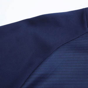 Camiseta y pantalones cortos de fútbol ligeros con tecnología de secado rápido, tela de malla transpirable, ideales para clima cálido y juego intenso. - Product Image 4