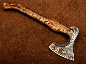 Hacha Vikinga Hecha a Mano, Cabeza de Acero Forjado, Mango de Madera, Hacha de Supervivencia, Estilo Nórdico, Hoja Decorada - Product Image 1