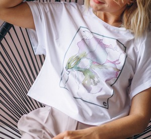 Camiseta de Mujer con Estampado Gráfico, 100% Algodón Orgánico, Suave y Transpirable, Personalizada OEM ODM - Product Image 4