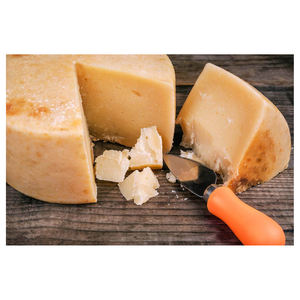 Queso Parmigiano en cajas grandes para mayoristas, importadores y distribuidores de alimentos - Product Image 2