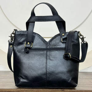 Bolso Tote de Cuero Vacuno Negro de Primera Calidad, con Diseño Floral Moderno y Apliques en Forma de Corazón, Bolso Bandolera - Product Image 6