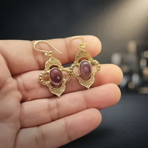 Boucles d'oreilles pendantes en laiton et améthyste, pierre précieuse naturelle violette, faites à la main, vente en gros - Product Image 2
