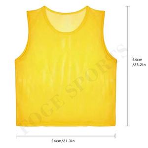 Gilets d'entraînement de basket-ball Football Scrimmage Pennies en maille de sport personnalisés bon marché Bavoirs de football réversibles - Product Image 6