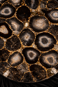 Mesa de Centro Redonda Moderna y Ecológica de Ágata Negra Natural con Incrustaciones Doradas, Decoración de Lujo para el Hogar, Regalo de Diwali - Product Image 3