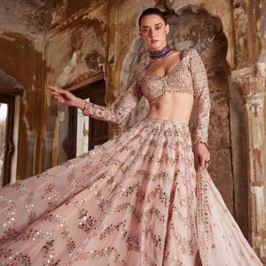 Conjunto de Lehenga Choli de Georgette para Mujer con Trabajo de Hilo Zari y Espejo de Papel, Diseño Festivo para Bodas con Dupatta - Product Image 6