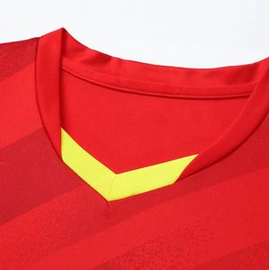 Ensemble de vêtements de football respirant à séchage rapide à manches courtes avec impression personnalisée pour les équipes et les organisations sportives - Product Image 2