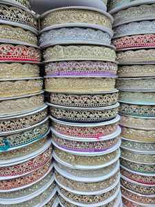 Bordures de dentelle vintage en polyester métallisé 100 % écologique, personnalisables, brodées de perles et de strass, pour vêtements – Vente en gros - Product Image 5