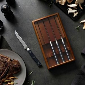 Ensemble de 4 couteaux à steak à manche noir avec lames pointues argentées et triple rivets, dans un plateau de rangement en bois brun pour les repas à la maison - Product Image 4