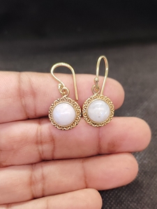 Boucles d'oreilles en laiton avec pierre de lune naturelle |   Boucles d'oreilles pendantes en pierres précieuses faites à la main - Product Image 2
