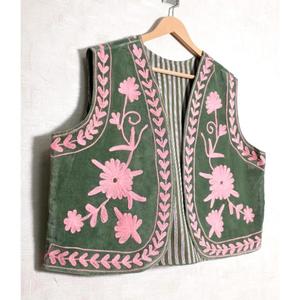 Chaleco Vintage de Terciopelo Suzani para Mujer, Hecho a Mano, Estilo Boho, Bordado Floral, Prenda Exterior para Festivales - Product Image 4
