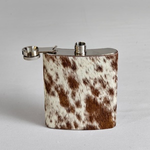 Petaca Clásica de Cuero Vacuno con Tapa de Acero Inoxidable, Accesorio de Cuero Moderno - Product Image 4