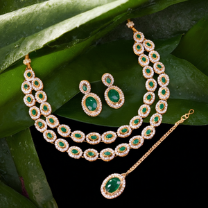 Ensemble de bijoux fantaisie - Collier, boucles d'oreilles et Maang Tikka en cristal ovale plaqué or pour femmes (IJ405M) - Product Image 3