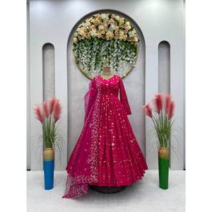 ชุดสตรีดีไซน์เนอร์ชุดกาวน์และ dupatta กับงานด้ายและลำดับ - Product Image 4