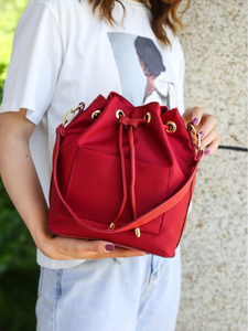Sac seau en nylon bleu marine avec fermeture à cordon et bandoulière réglable, style minimaliste imperméable pour femmes - Product Image 3