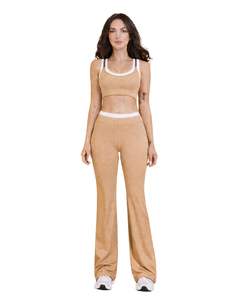Ensemble de sport personnalisé pour femme : soutien-gorge contrastant beige, blanc et tan, et pantalon évasé taille haute extensible pour yoga, fitness et gym – Vente en gros OEM - Product Image 1