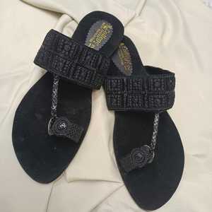 Tailles et couleurs personnalisées, prix de gros, chaussures d'été pour femmes, sandales plates sans lanières, fabrication pakistanaise, chaussures indiennes Punjabi pour femmes - Product Image 4