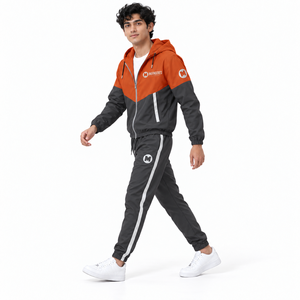 Ensemble de survêtement coupe-vent respirant et écologique pour homme – Veste légère à capuche et pantalon de jogging zippé – Vêtements de sport en gros - Product Image 3