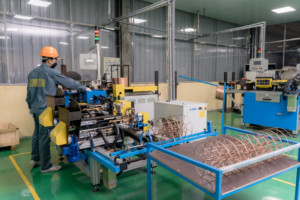 Fils de soudage MIG pris en charge par OEM provenant de l'usine Fil de soudage CO2 0.8MM 0.9MM 1.0MM 1.2MM en acier doux - Product Image 6